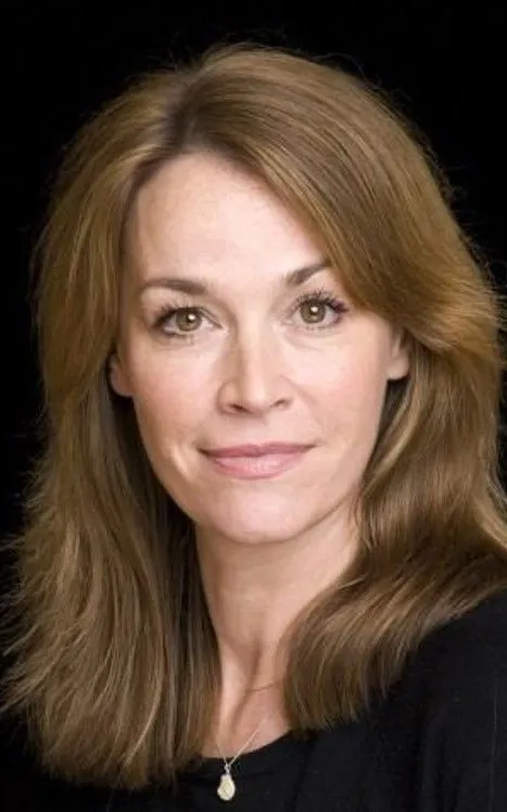 Eva Pope