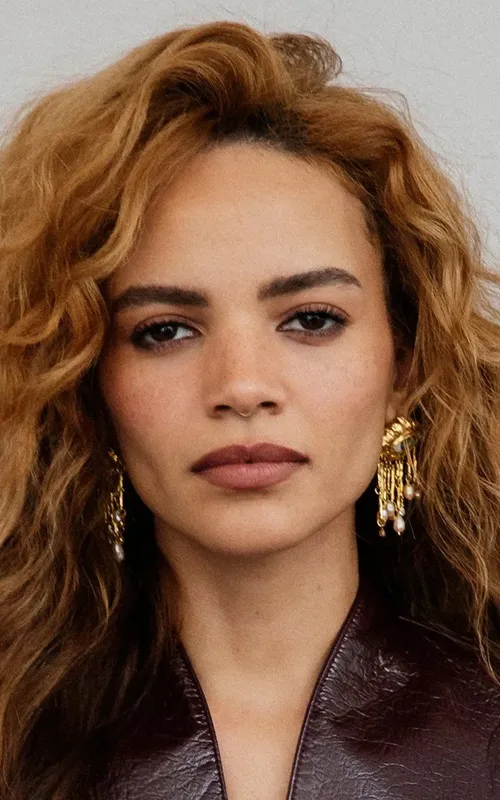 Leslie Grace