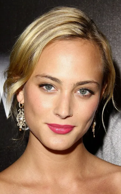 Nora Arnezeder