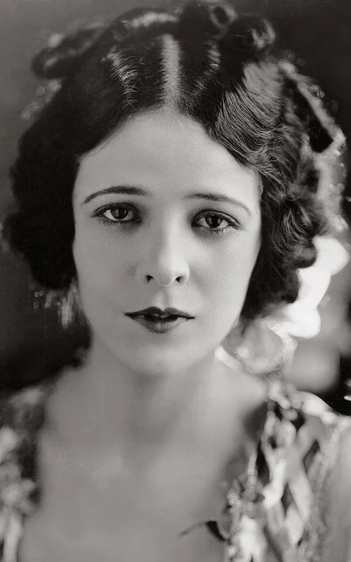 Mona Maris