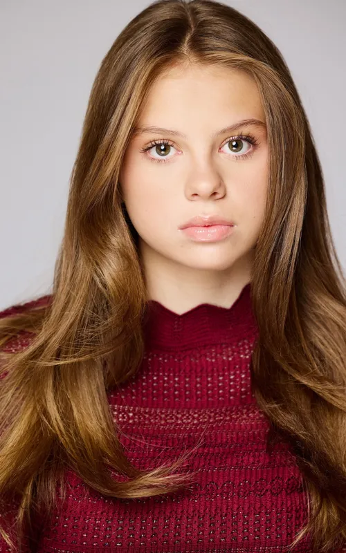 Scarlett Fernandez