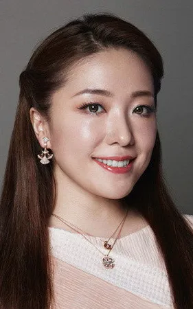 Ayaka Hirahara