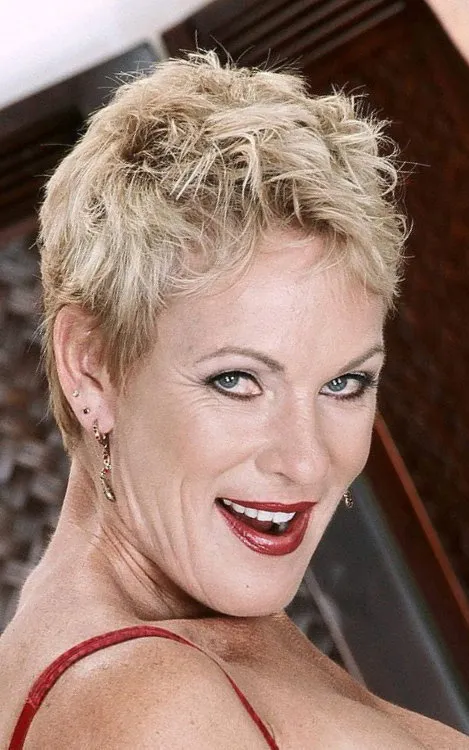 Julie Mandrews