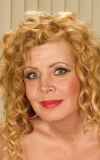 Arowyn White