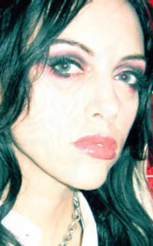 Roxy Saint
