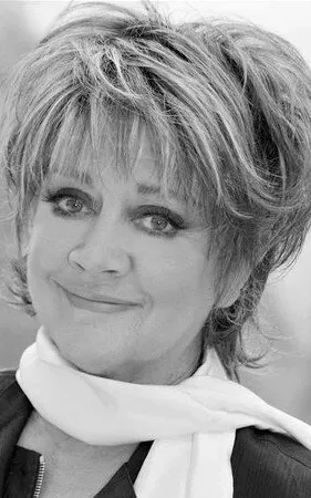 Amanda Barrie