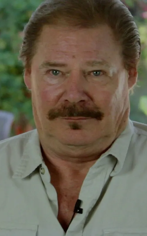 Dennis Busch