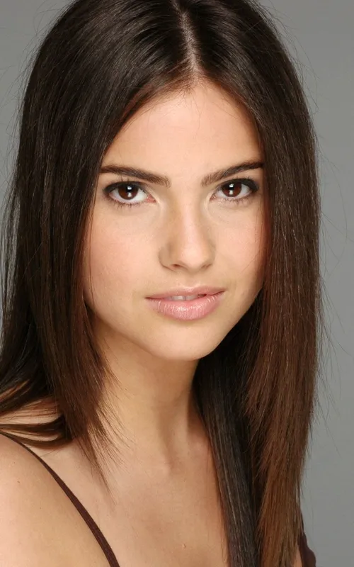 Shelley Hennig