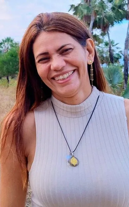 Dênia Cruz
