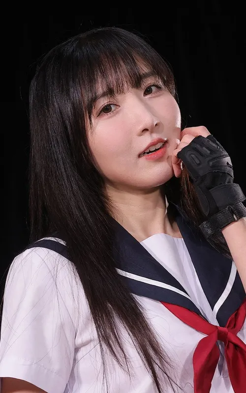 LEE LYN