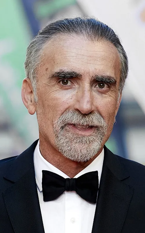 Juan y Medio