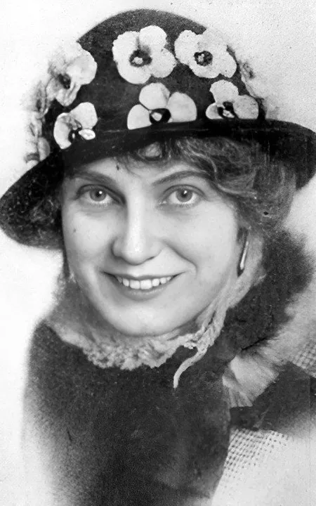 Leona Hutton