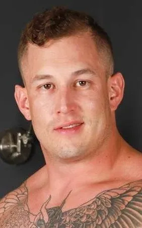 Brock Kniles