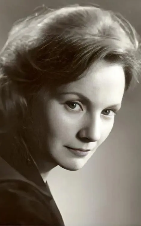 Dilys Hamlett