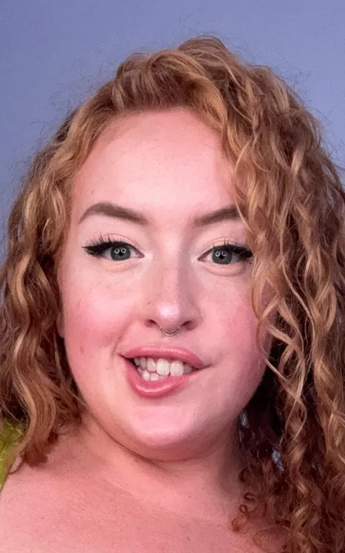 Gwen Adora