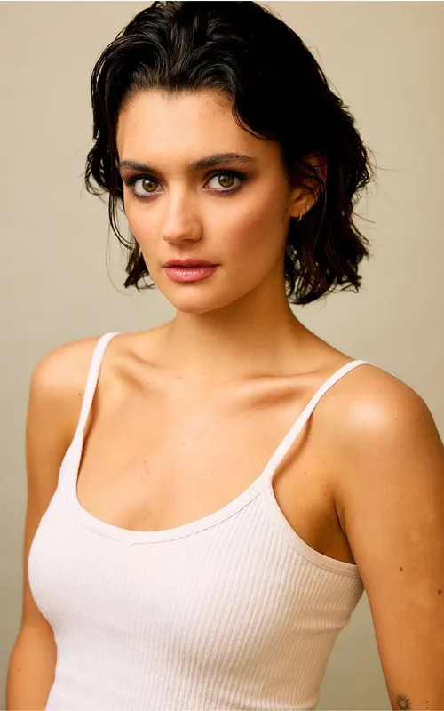 Eva Carlton