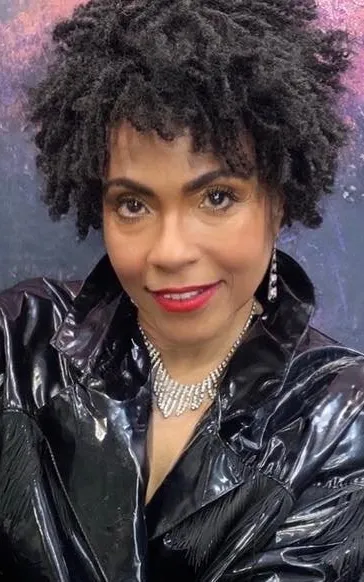 Ednah Holt