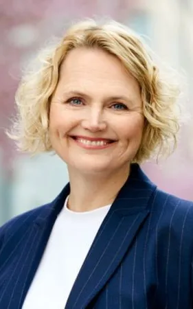 Anna-Karin Hatt