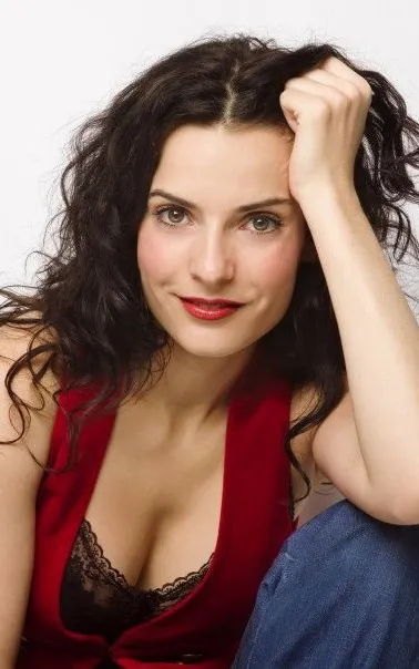 Thais Curiá