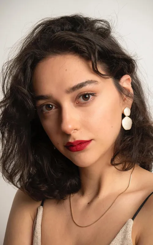 Manolya Maya