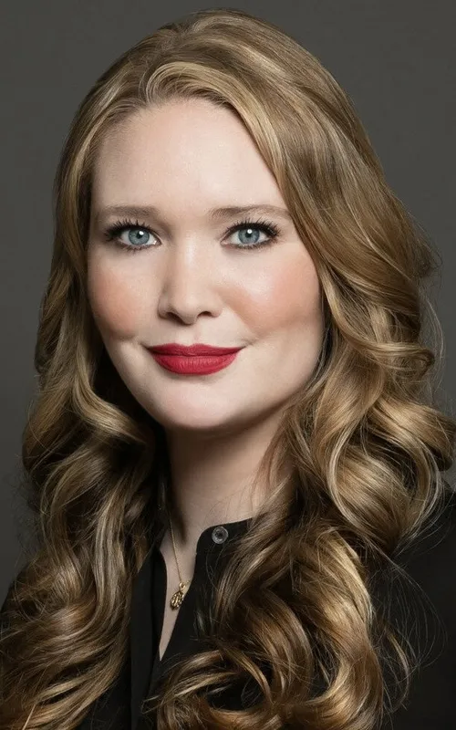 Sarah J. Maas