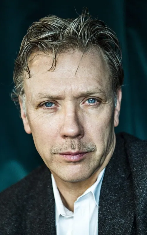 Mikael Persbrandt