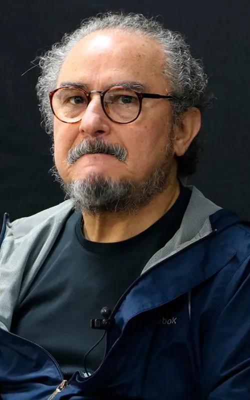 Pili Flores-Guerra