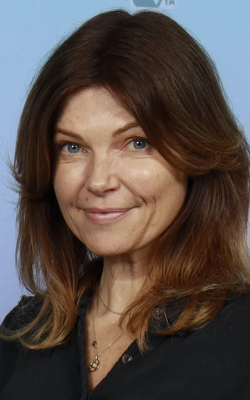 Nicole De Boer