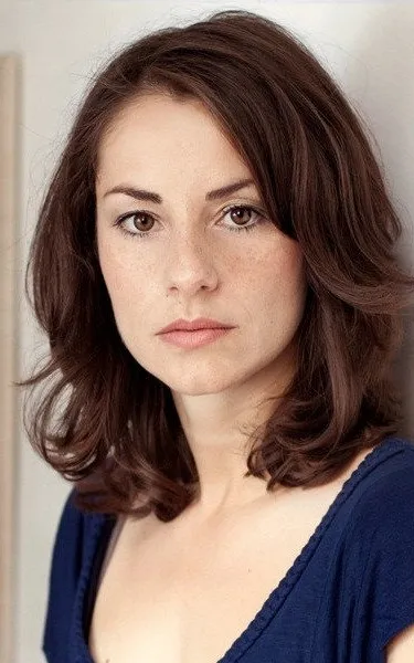 Nina Azizi