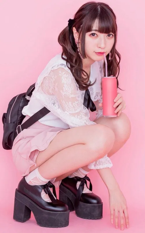 足立 める