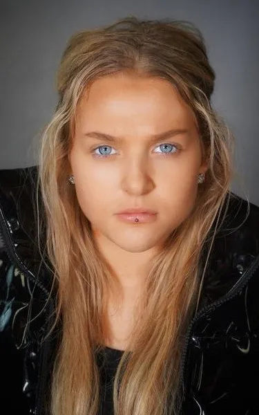 Leah Rhodes