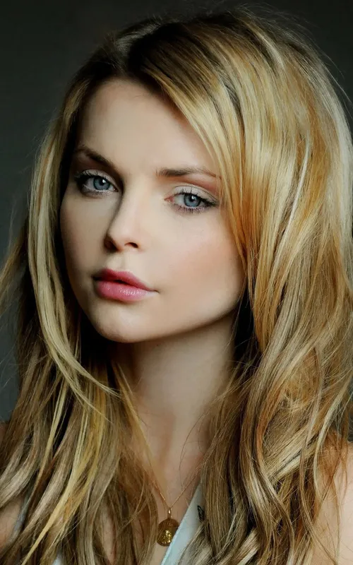 Izabella Miko