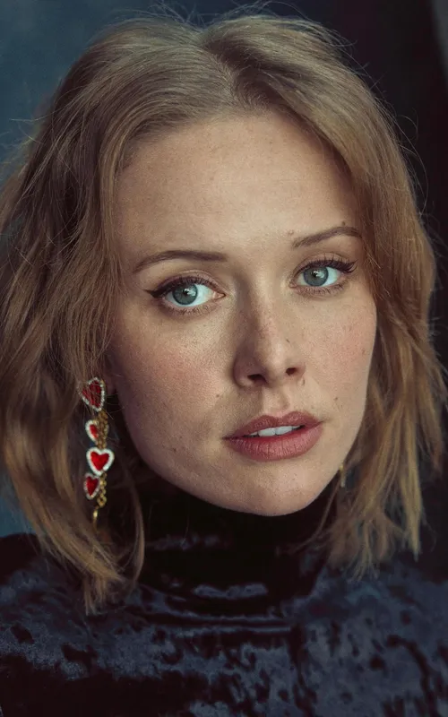 Amelia Eve
