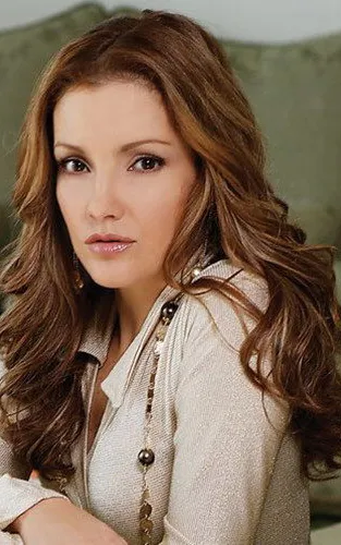 Karla Álvarez