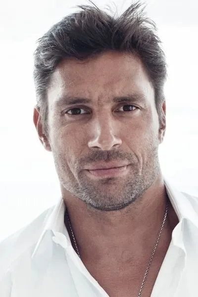 Manu Bennett