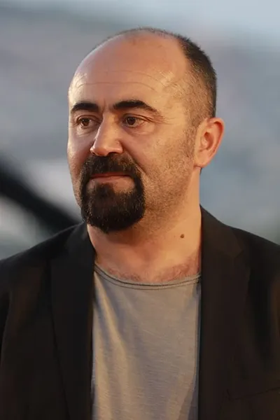 Yılmaz Özdil