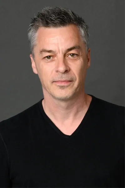 Janek Sirrs