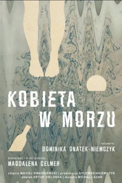Kobieta w morzu