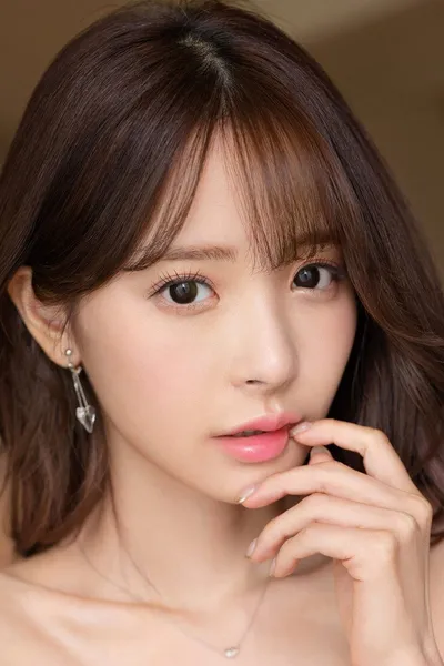 Kana Momonogi