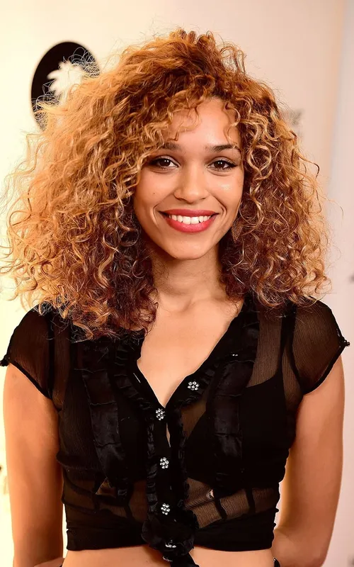 Izzy Bizu