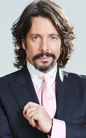 Laurence Llewelyn-Bowen