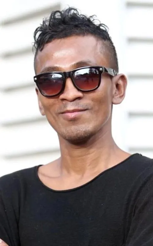 Azmi Black