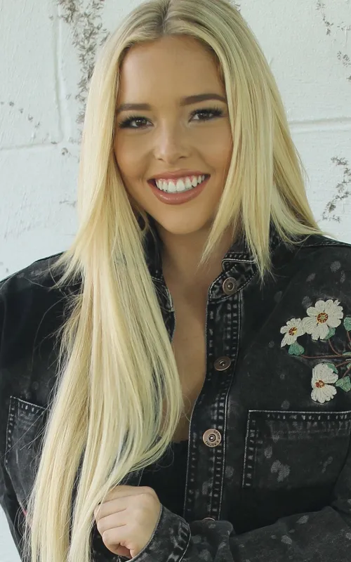 Lexi Collins