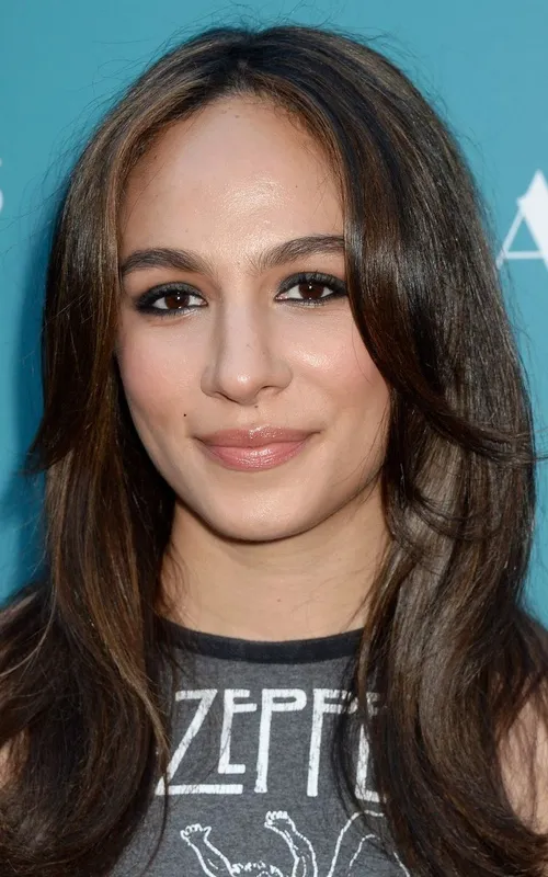 Aurora Perrineau