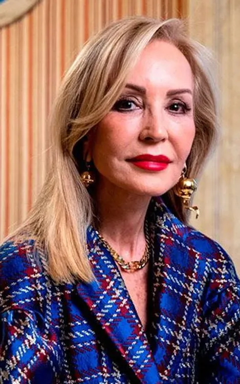 Carmen Lomana