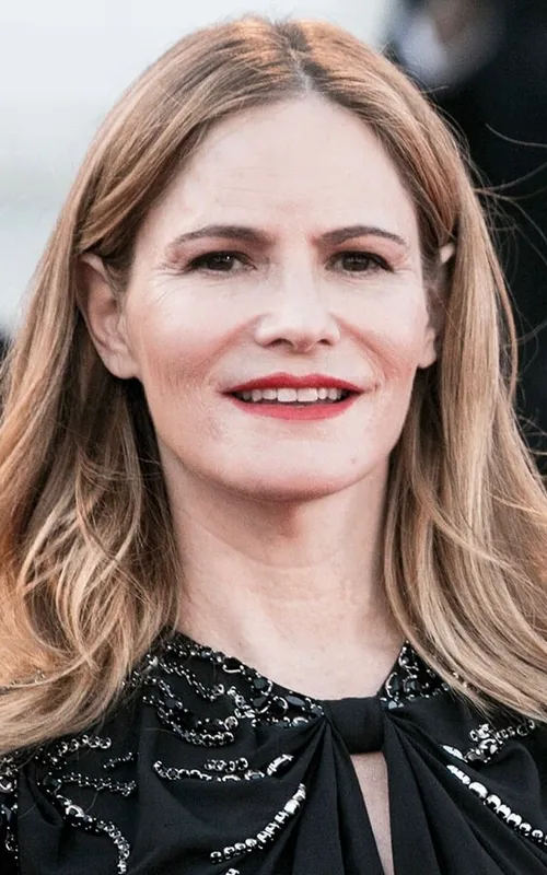 Jennifer Jason Leigh