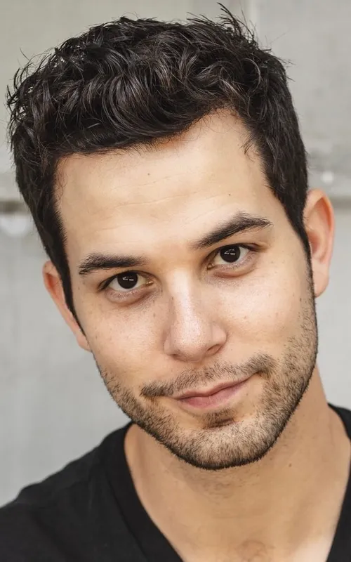 Skylar Astin