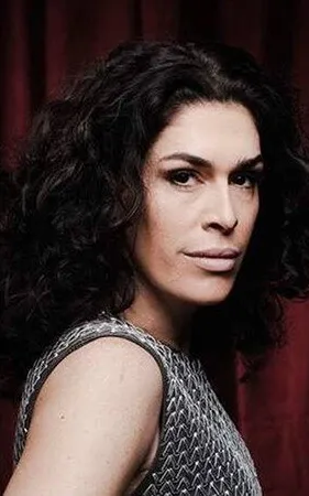 Paula Lavigne