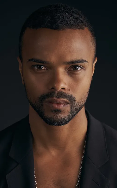 Eka Darville