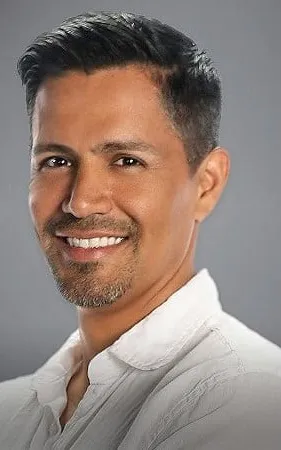 Jay Hernandez